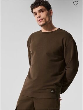ALO Yoga Men's Long Sleeve Crewneck Tee in Dark Olive Brown
